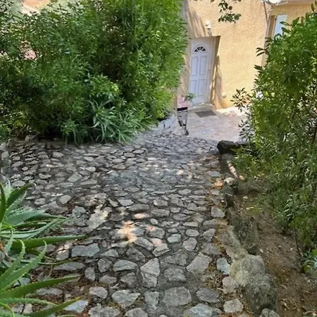 Сasa de vacaciones Maison De Charme A Avec Terrasse Et Jardin *