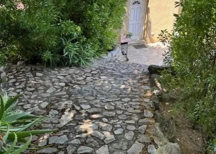 Дом отдыха Maison De Charme A Avec Terrasse Et Jardin *